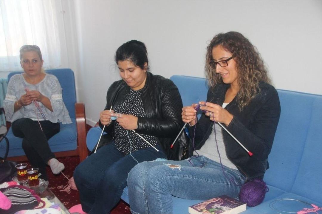 İlmekleri &Ccedil;ocuklar &Uuml;ş&uuml;mesin Diye Atıyorlar