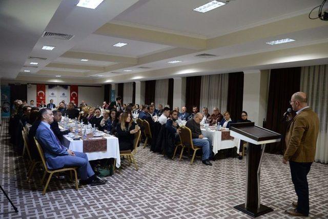 Bozüyük’teki Konferansın Sunumunu Kütahyalı Eray Özden Akça Yaptı