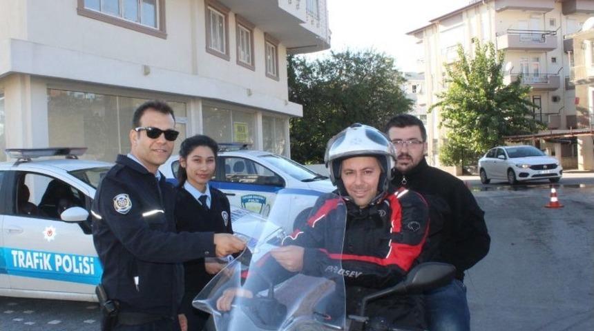 Motosiklet S&uuml;r&uuml;c&uuml;lerine Broş&uuml;rl&uuml; Kask Uyarısı