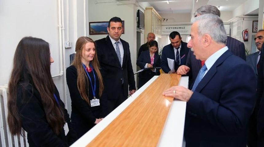 Vali Kam&ccedil;ı Okullarda İncelemelerde Bulundu