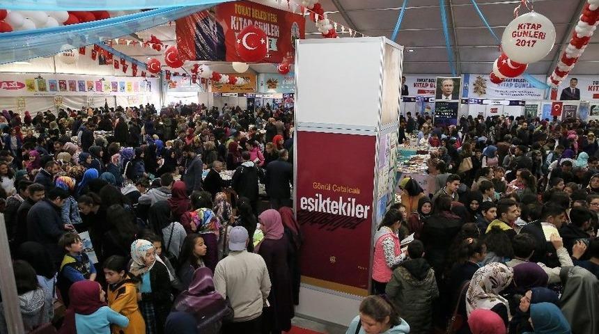 B&ouml;lgenin En B&uuml;y&uuml;k Kitap Fuarına Ziyaret&ccedil;i Akını