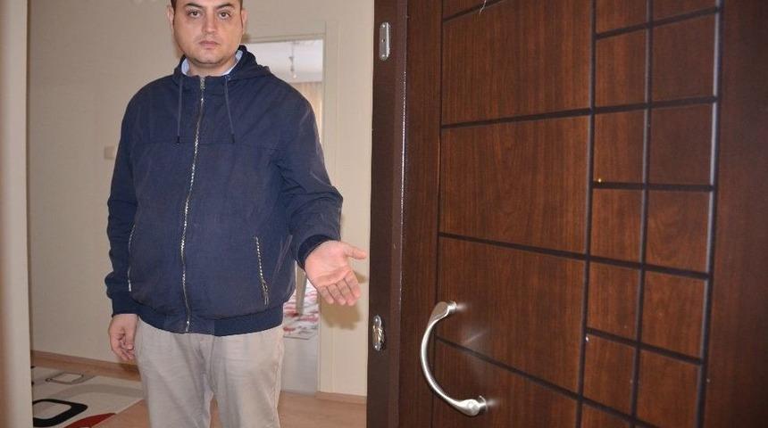 20 Dakika İ&ccedil;inde 10 Bin Lira Değerinde Ziynet Eşyası &Ccedil;aldılar