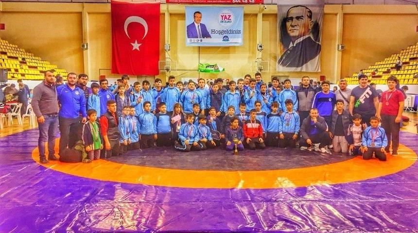 Kağıtsporlu G&uuml;reş&ccedil;ilerden 11 Madalya