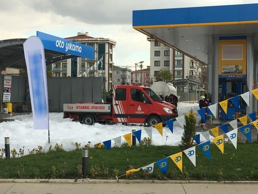 Akaryakıt İstasyonunda Alev Alan Yakıt Tankeri Paniğe Neden Oldu