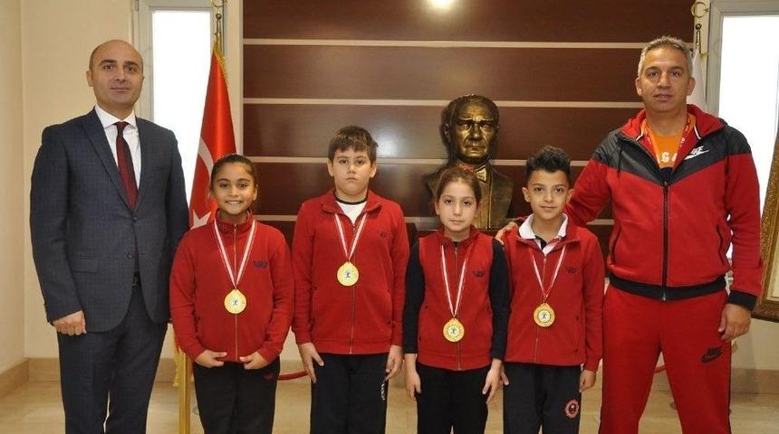 Gkv&rsquo;li Minik Y&uuml;z&uuml;c&uuml;ler, Cumhuriyet Kupasında 4 Madalya Kazandı