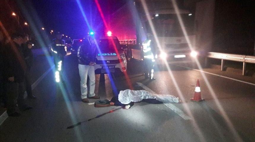 Kız &Ouml;ğrenci Kamp&uuml;s İ&ccedil;indeki &Uuml;st Ge&ccedil;itten Atlayarak İntihar Etti