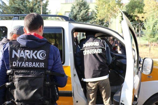 Diyarbakır’da Narkotim Ekipleri Okul Önlerinde Göz Açtırmıyor