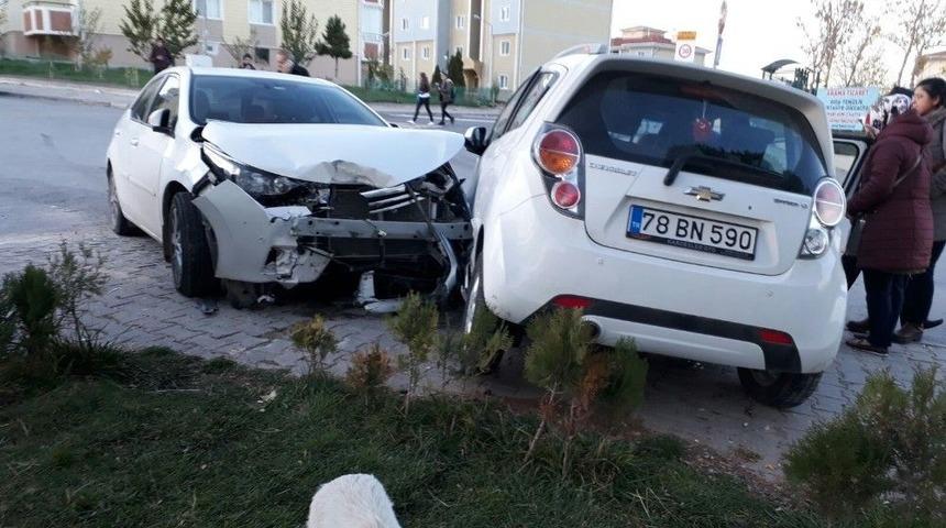 Eskişehir&rsquo;de Trafik Kazası; 2 Yaralı