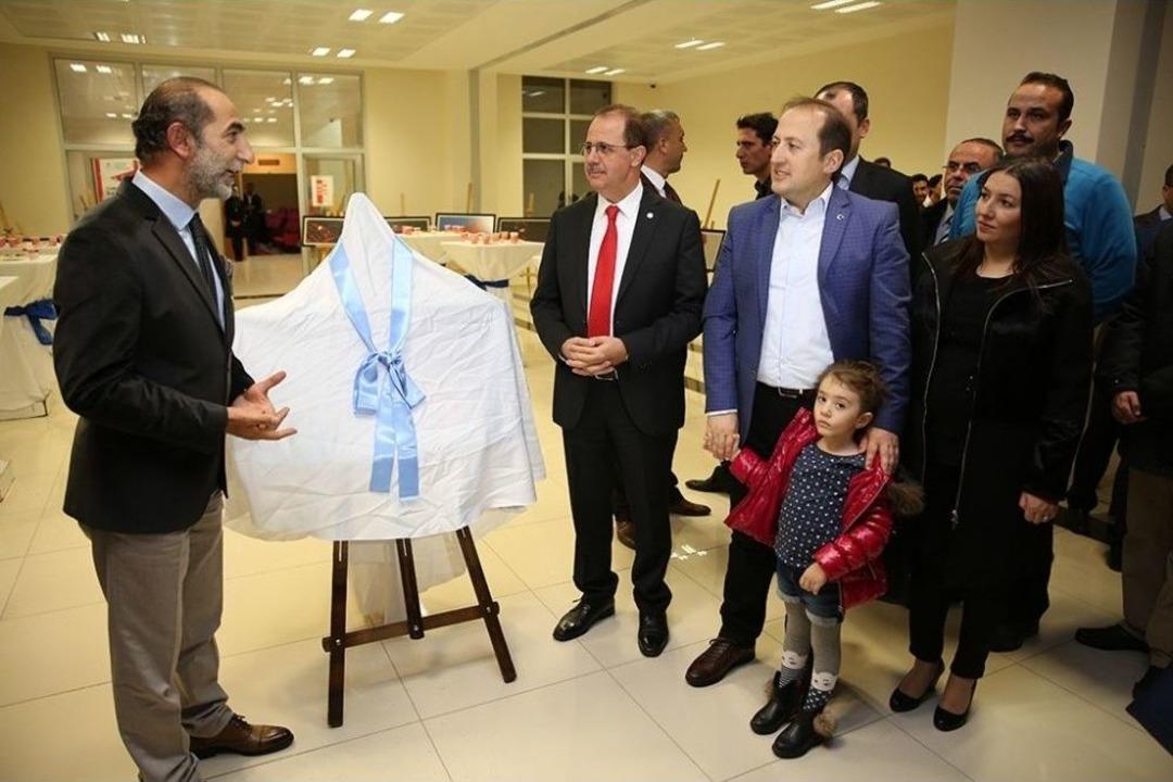 Vali Ali Hamza Pehlivan, &ldquo;ışık Renk Anlam&rdquo; Sergisine Katıldı