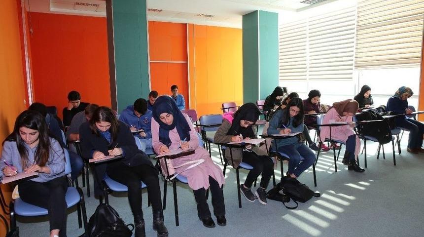 Darıca Bilgi Evleri Öğrencileri Üniversiteye Hazırlıyor