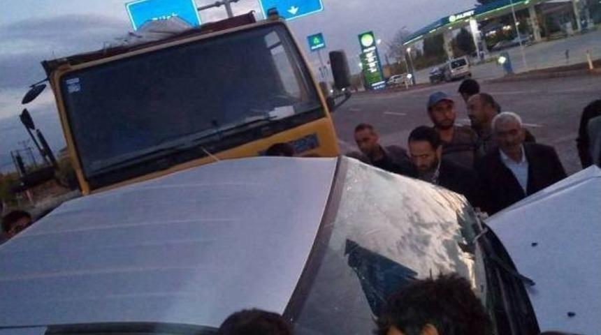 Malatya’da Kamyon Otomobile Çarptı: 1 Ölü