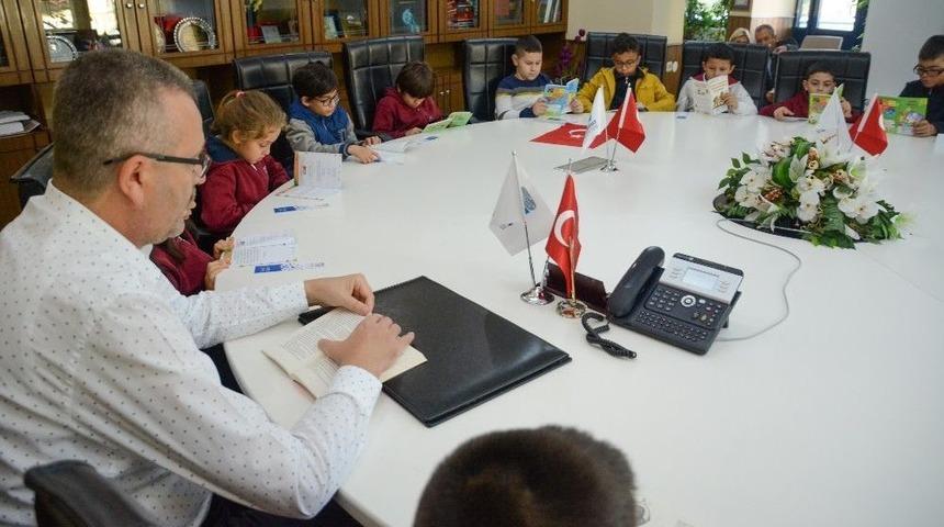 Özkan, Öğrencilerle Kitap Dünyasında Yolculuğa Çıktı