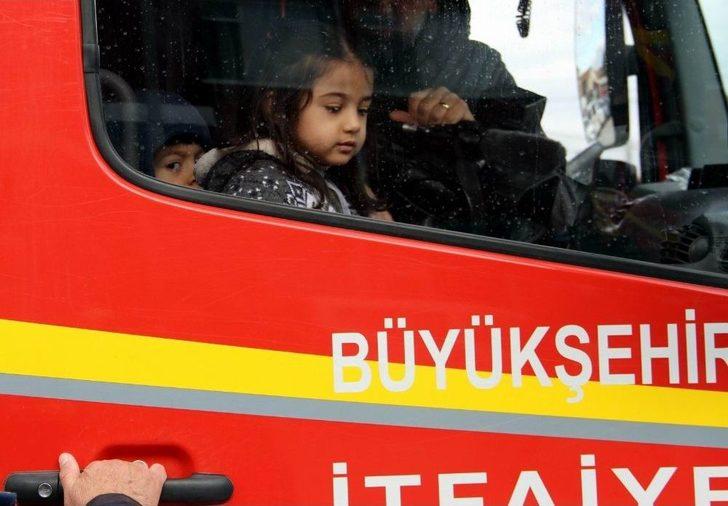 Minik Öğrenciler ‘yangın Dede’den Eğitim Aldı G2