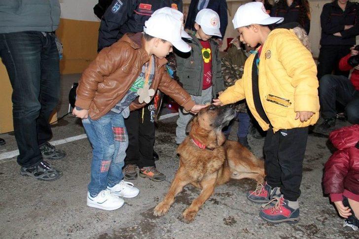 Minik Öğrenciler ‘yangın Dede’den Eğitim Aldı G4