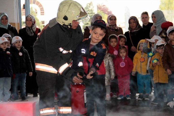 Minik Öğrenciler ‘yangın Dede’den Eğitim Aldı G5