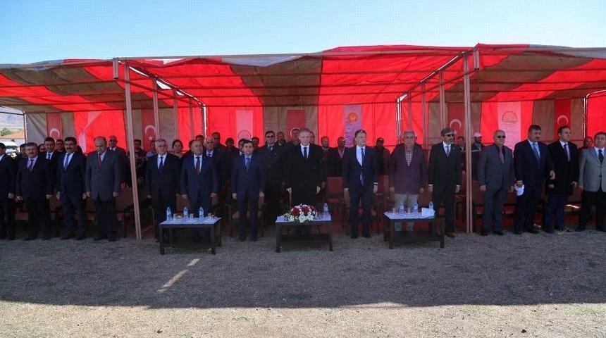 Gen&ccedil; &Ccedil;ift&ccedil;ilere Damızlık Hayvan Dağıtımı Yapıldı