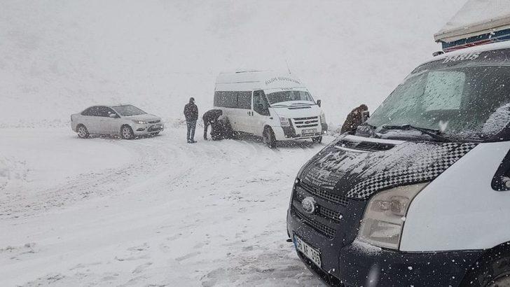Van- Bahçesaray Yolu Ulaşıma Açıldı G5