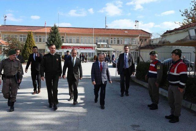 Vali Çakacak, Açık Ceza İnfaz Kurumu’nu Ve Kapalı Cezaevini Ziyaret Etti