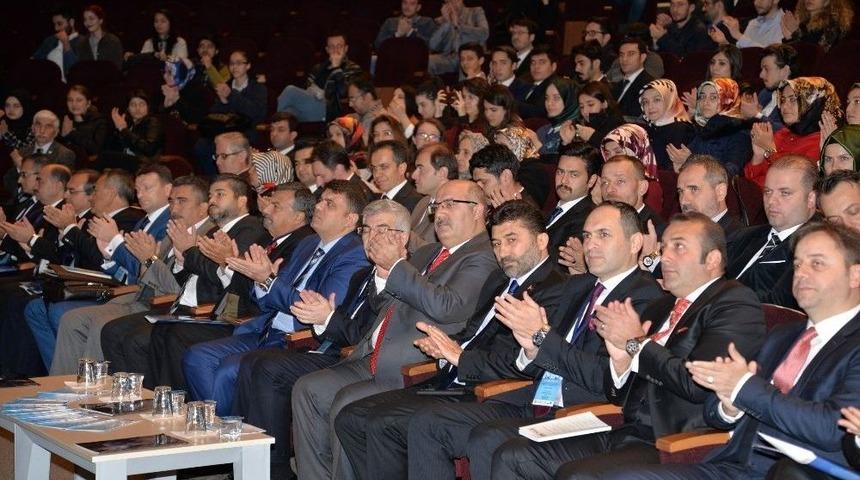 U&uuml;&rsquo;de Uluslararası Sosyal Bilimler Kongresi