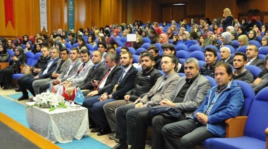 Om&uuml;&rsquo;de &ldquo;d&uuml;nyanın Beklediği Gen&ccedil;&rdquo; S&ouml;yleşisi