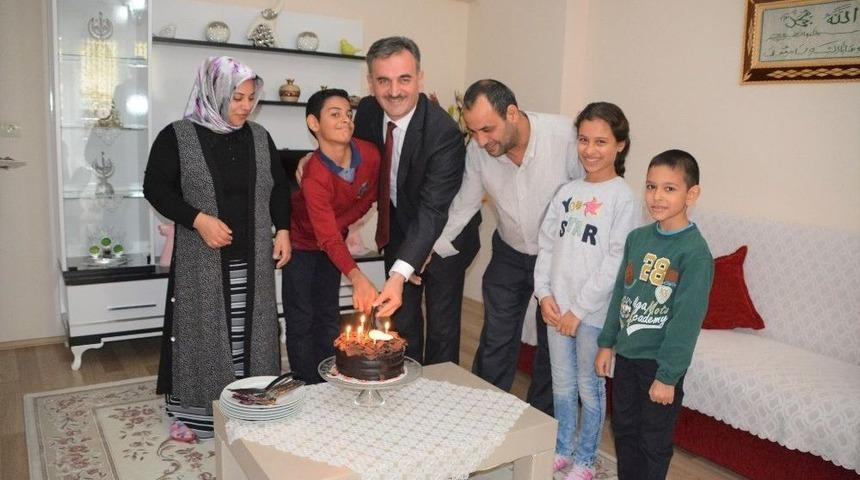 Başkandan Engelli Çocuğa Doğum Günü Sürprizi