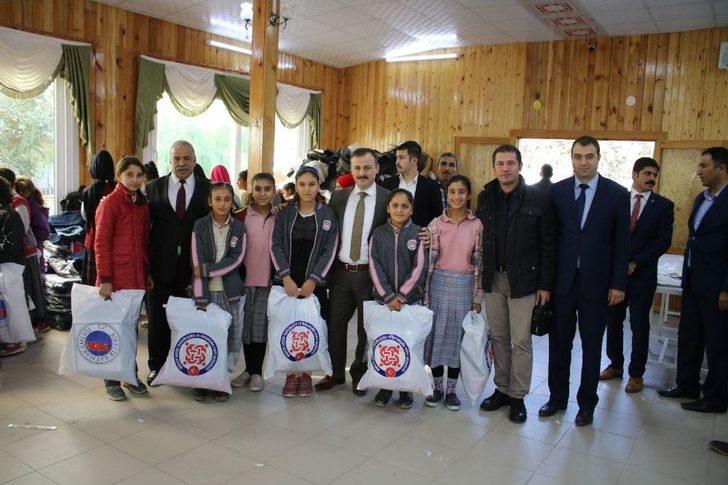 İhtiyaç Sahibi 2 Bin Öğrenciye Giyim Yardımı G5