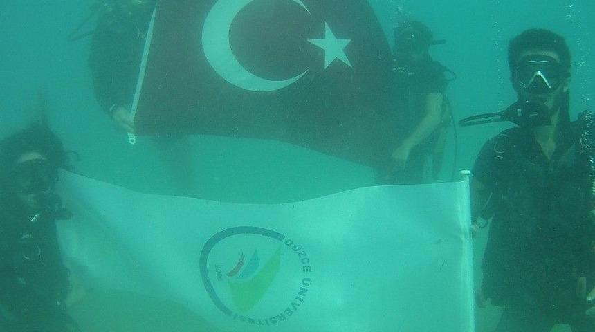 29 Ekim Cumhuriyet Bayramı&rsquo;nı 29 Metre Derinlikte Kutladı