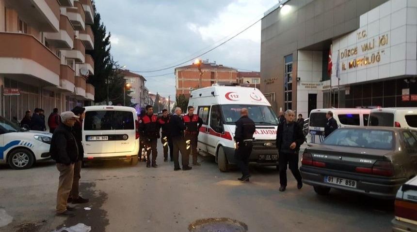 Tartıştığı Adamı Omuzundan Bı&ccedil;aklayıp Ka&ccedil;tı