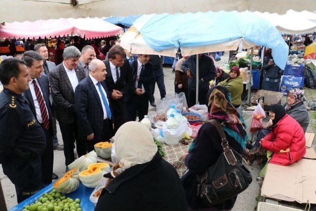 Vali Dağlı Kaynaşlı’da Vatandaşları Dinledi Not Aldı