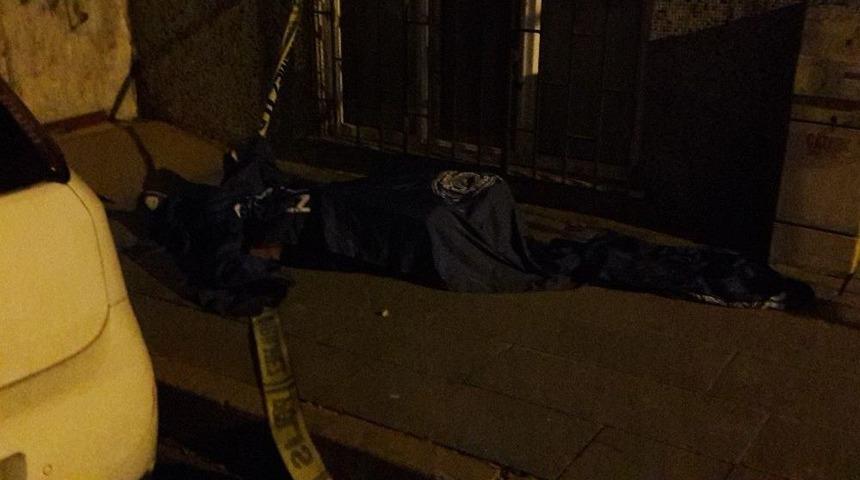 67 Yaşındaki Adam Apartman Girişinde &Ouml;l&uuml; Bulundu