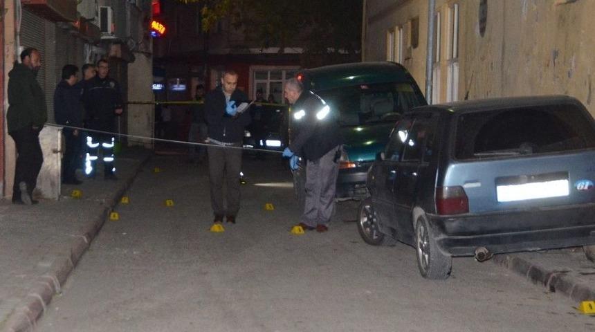 Maskeli Şahıs Dehşet Sa&ccedil;tı: 1 Yaralı