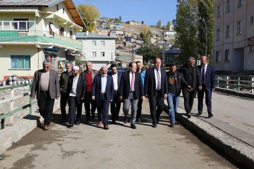 Vali Ali Hamza Pehlivan, Konursu K&ouml;y&uuml; İle Pancar Alım Merkezini Ziyaret Etti