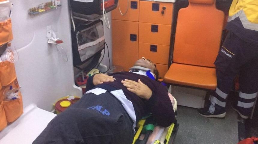 Sıkıştıkları Otomobilden Cankur Kurtardı