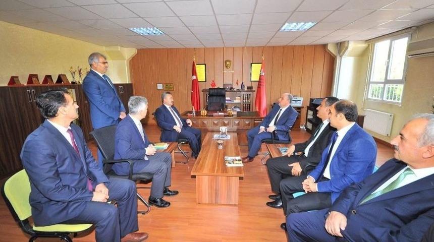 Vali Coşkun: "&ouml;ğrencilerimizin Daha Kaliteli Eğitim Almaları İ&ccedil;in Gayret G&ouml;sterilmeli"