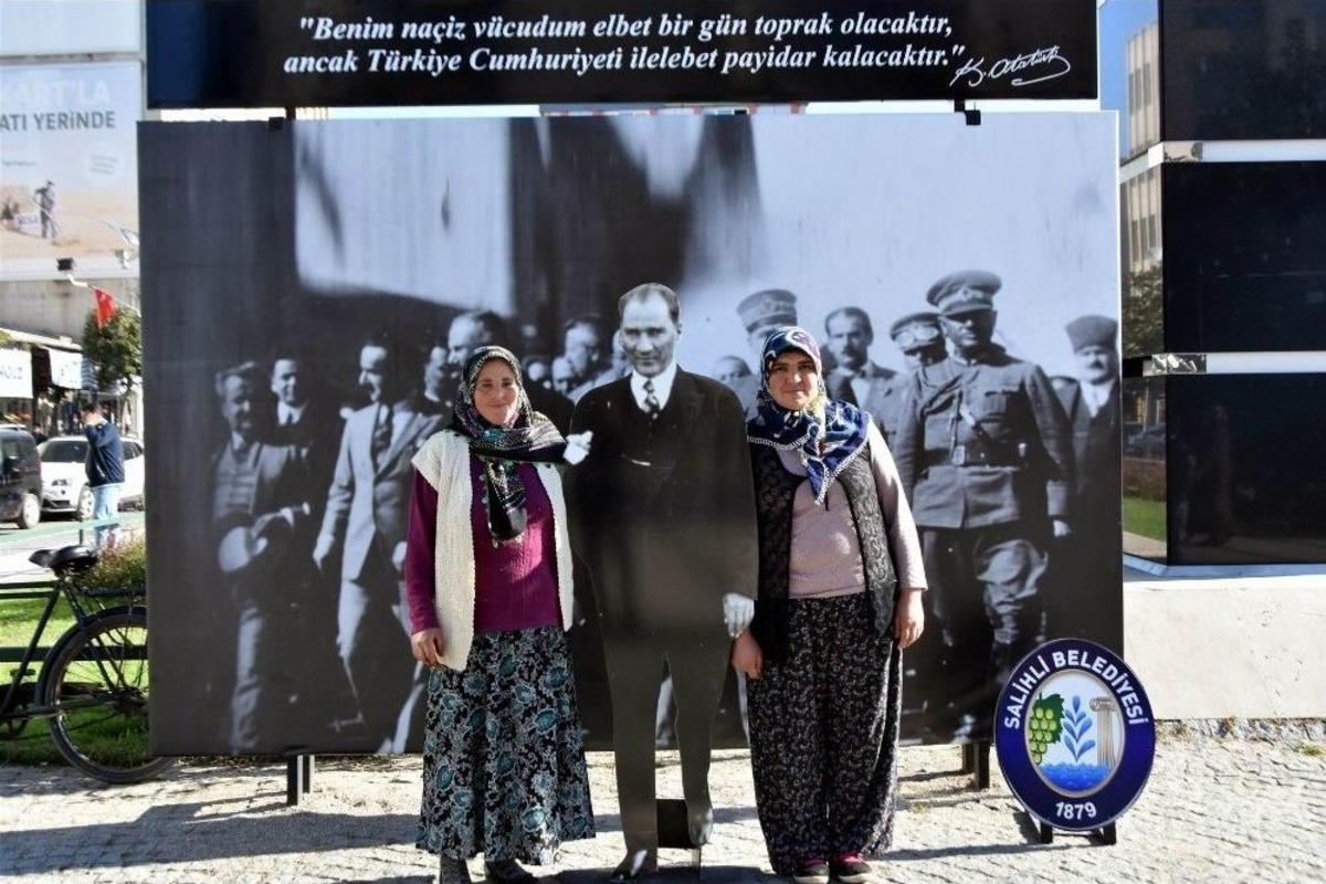 Salihli Atat&uuml;rk İle Buluştu