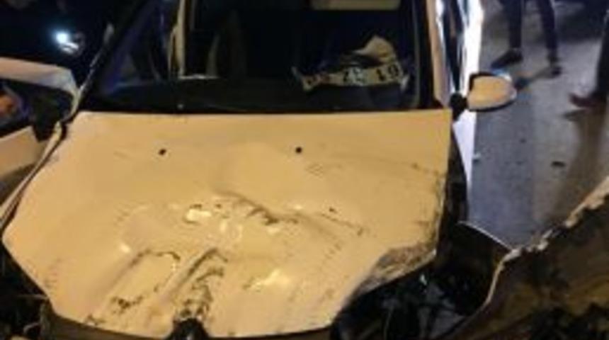 Trabzon&rsquo;da Trafik Kazası: 2 &Ouml;l&uuml;