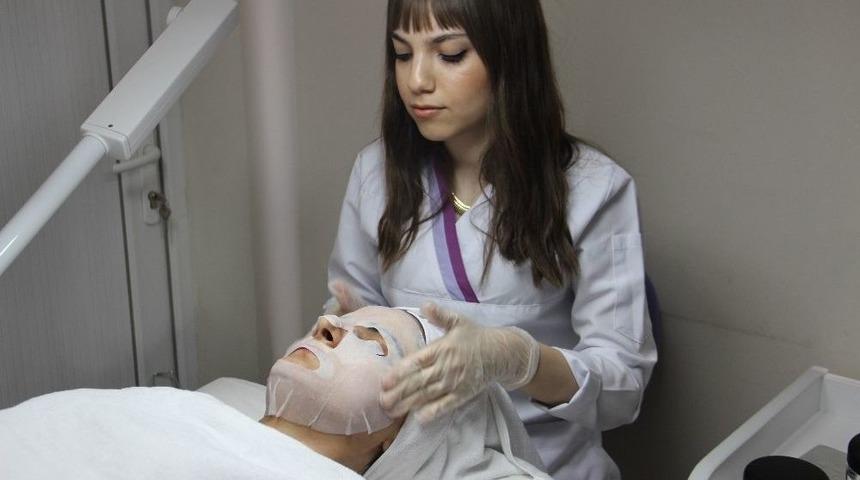 Estetikte Yeni Trend &lsquo;arı Zehri&rsquo; Maskesi