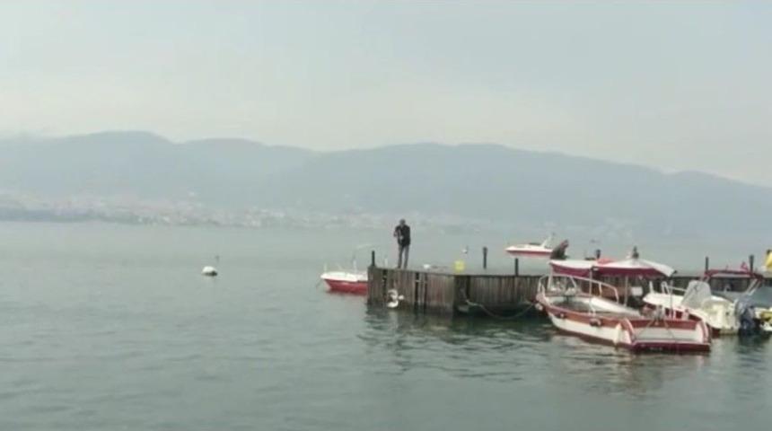 Balık İ&ccedil;in Olta Salladığı Denizde Martı Yakaladı