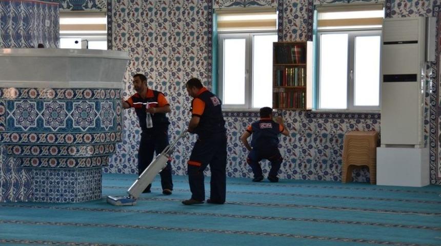 Kocasinan&rsquo;ın Cami Temizleme Hizmetine Vatandaştan Tam Not