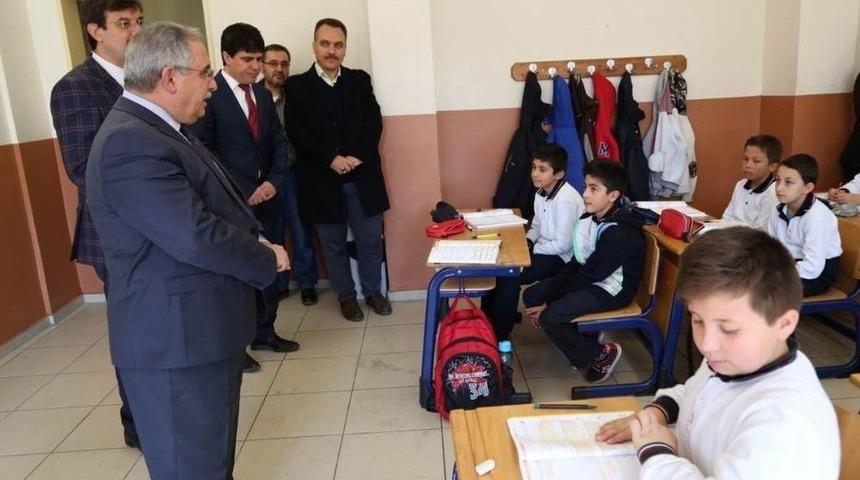 Vali Nayir: T&uuml;rkiye&rsquo;nin Atanmış Değil, Adanmış &Ouml;ğretmenlere İhtiyacı Var