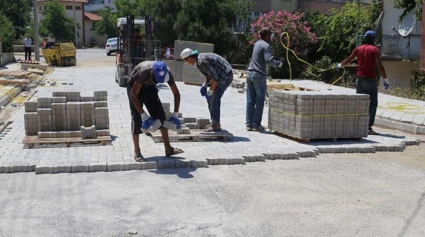 Burhaniye&rsquo;de 10 Ayda 45 Bin Metre Kare Parke Taş D&ouml;şendi