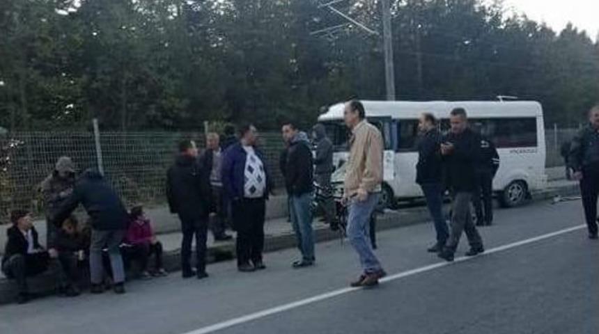 Okul Servisi İle Kamyonet &Ccedil;arpıştı, 9 Kişi Yaralandı