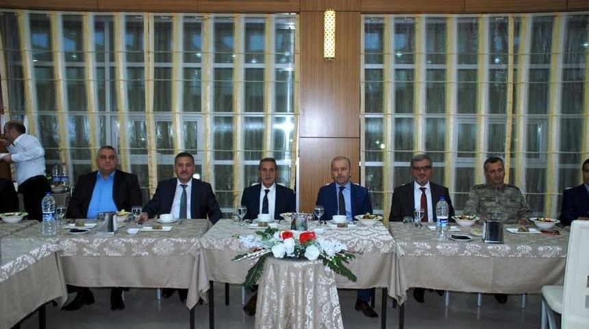 Vali Yardımcısı Murat S&uuml;zen&rsquo;e Veda Yemeği