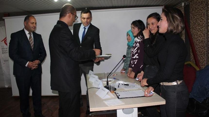 Hakkari&rsquo;de M&uuml;nazara Yarışması