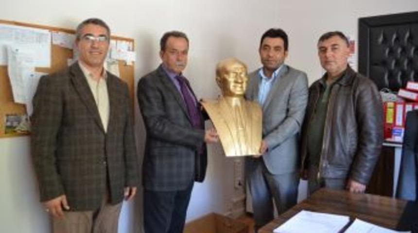 Kırkağa&ccedil; Add&rsquo;den Okullara Atat&uuml;rk B&uuml;st&uuml;