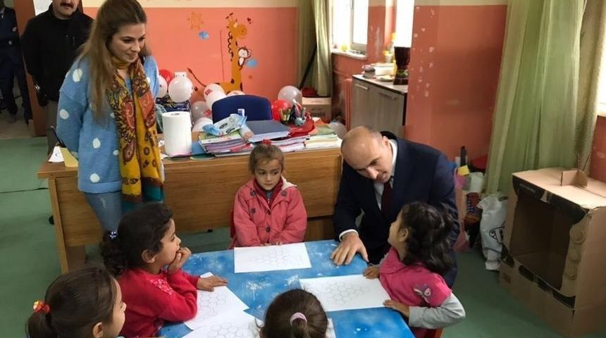 Kaymakam D&uuml;lgeroğlu Okulları İnceledi