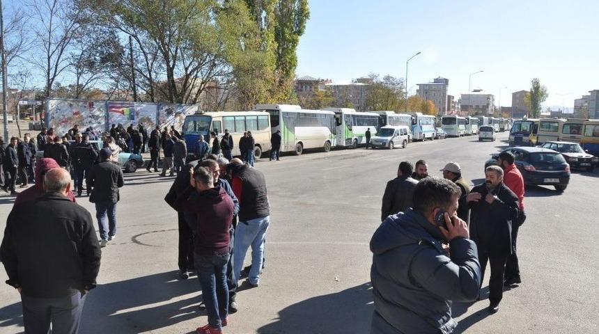 Kars&rsquo;ta Dolmuş&ccedil;ular Kontak Kapattı