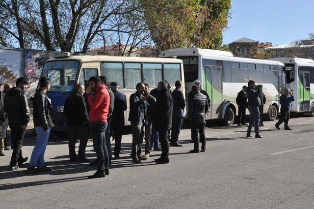 Kars’ta Dolmuşçular Kontak Kapattı