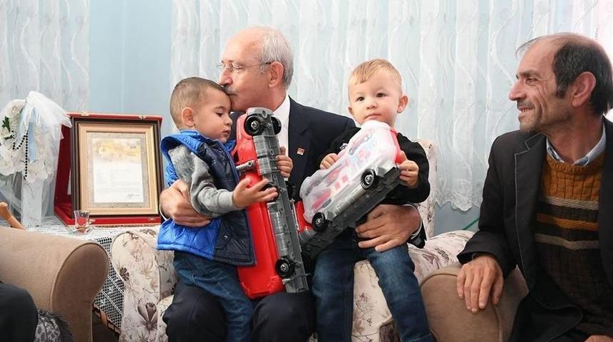 Chp Lideri Kılı&ccedil;daroğlu&rsquo;ndan Şehit Ailesine Taziye Ziyareti