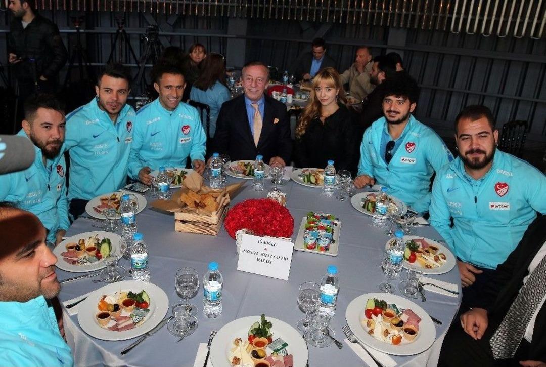 Ali Ağaoğlu, Ampute Futbol Milli Takımı&rsquo;na Dairelerini Teslim Etti